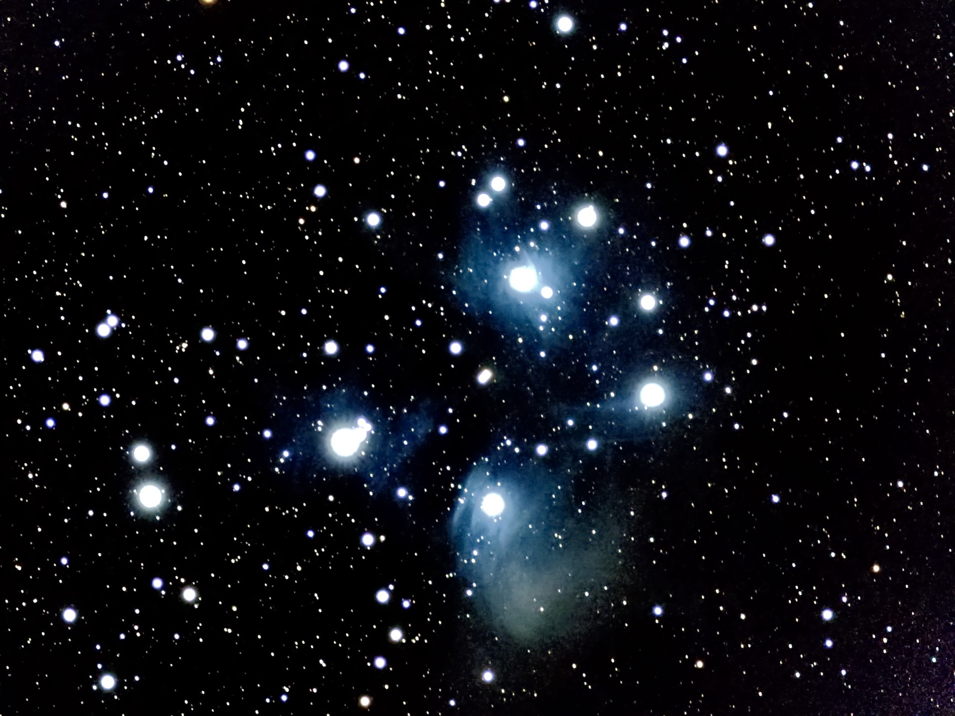 Messier 45, Aufnahme mit dem Vaonis Vespera. Foto: Marcus Schenk