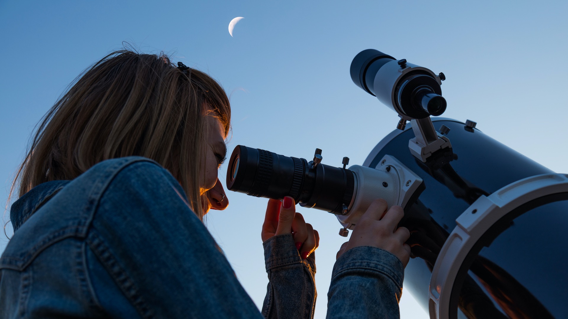 Le choix est grand et le conseil est important. Réussir ses débuts dans l’astronomie, avec le bon télescope.
AstroStar/Shutterstock.com