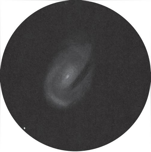 M 96, wie sie im 400mm Teleskop unter
Landhimmelbedingungen erscheint. Uwe Glahn
