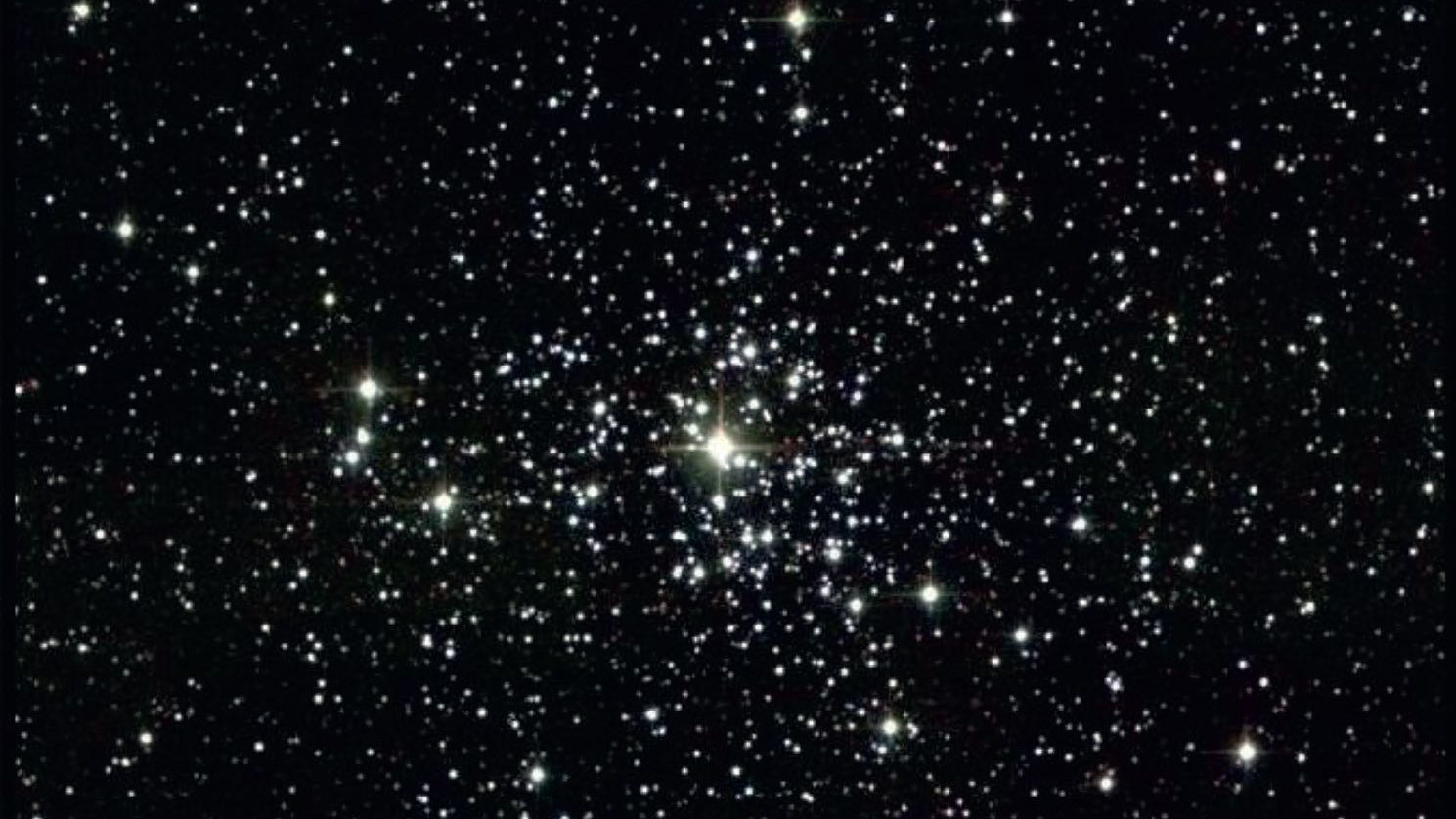 M 37 bei hoher Vergrößerung: Man glaubt, mitten in einem Meer aus Sternen zu stehen. 2MASS