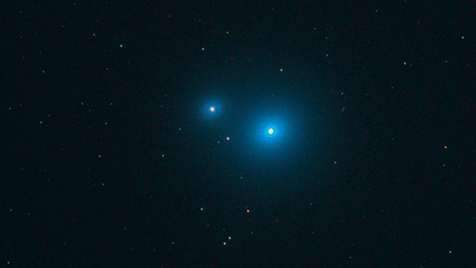 L’observateur qui peut détecter l’étoile Alcor (à gauche) a de bons yeux. Mizar elle-même est un système composé de deux binaires. Rolf Löhr
