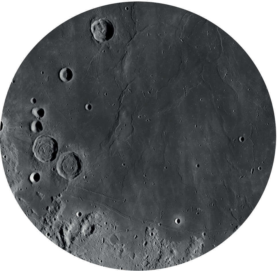Östlich von den beiden Kratern
Sabine und Ritter liegt die so genannte
»Statio Tranquillitatis«. NASA/GSFC/Arizona State University