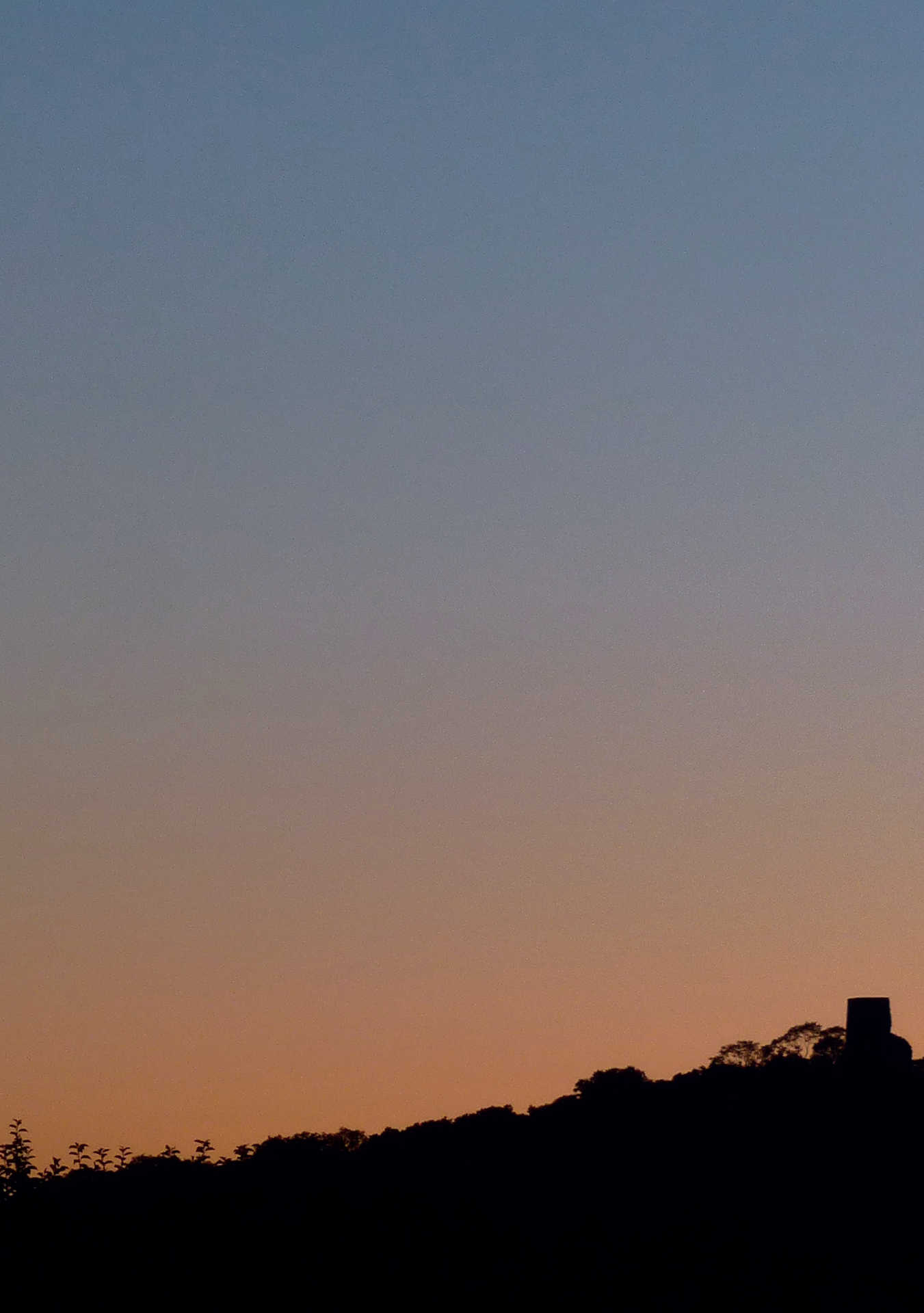 Même si un ciel sans nuages promet une bonne nuit, des facteurs atmosphériques peuvent perturber la qualité d’observation. Nico Schmidt