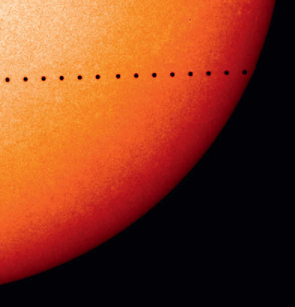 Le 9 mai, le jour J : lors du transit, Mercure apparaît sous la forme d’un petit point noir qui passe devant le soleil. ESA/NASA/SOHO