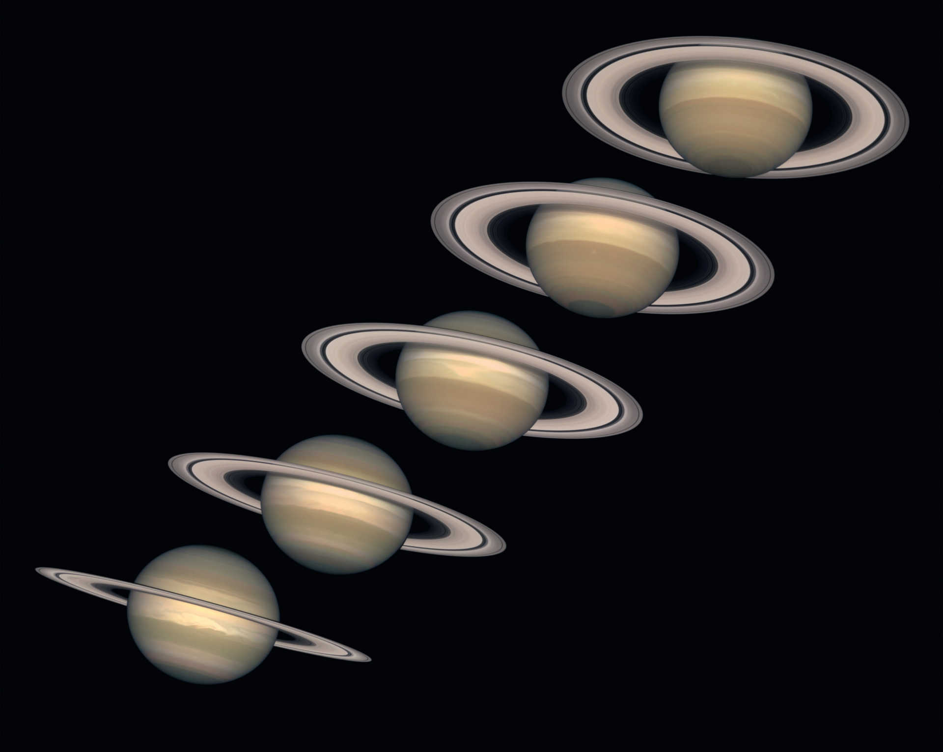 Saturn, wie er in den Jahren 1996
bis 2000 von der Erde aus gesehen erschien. NASA and The Hubble Heritage Team (STScI/AURA)