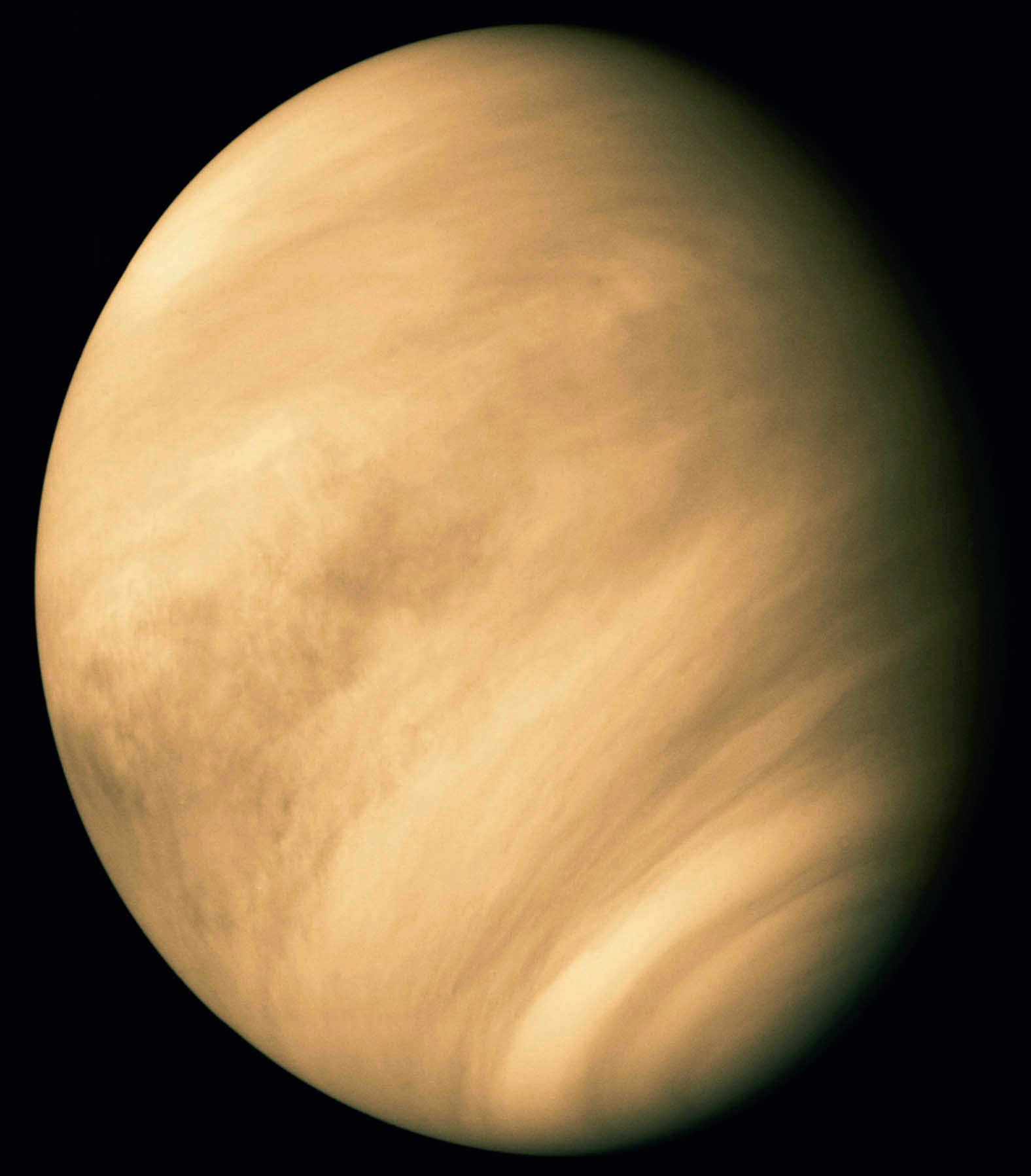 Vénus vue par la sonde américaine Mariner 10 en février 1974. Visuellement, les structures nuageuses ne sont pas très visibles depuis la Terre. Calvin J. Hamilton