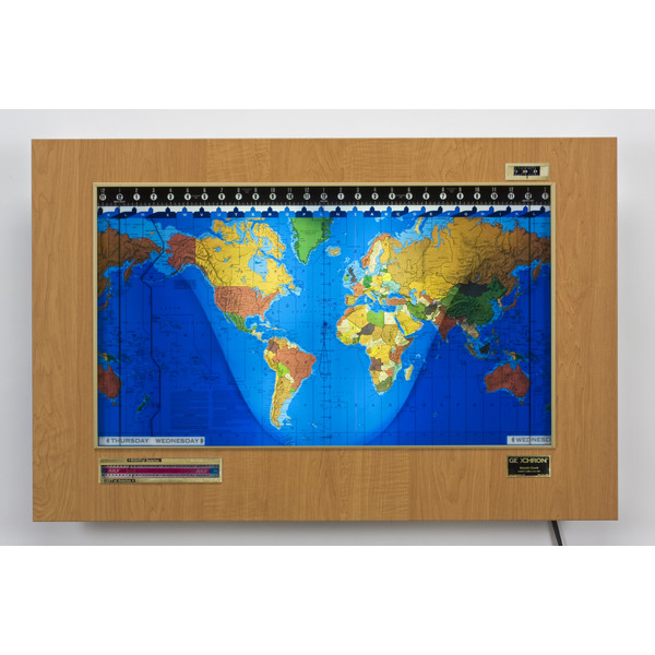 Geochron Modèle "Original Kilburg", finition PVC design Russian Maple avec moulures couleur or