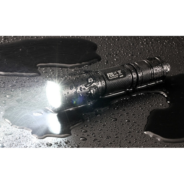 Nitecore Lampe de poche P20