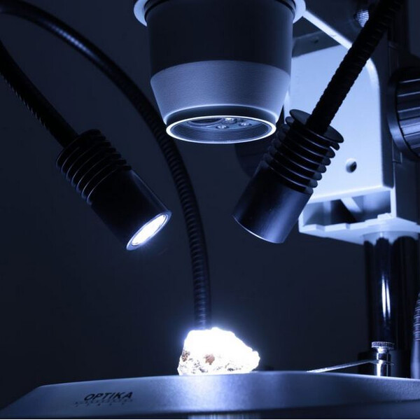 Microscope stéréo zoom Optika SZO-1, binoculaire, 6,7-45x, statif à colonne, sans éclairage