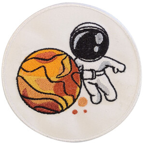 Fil Mécanique Astronaut behind planet