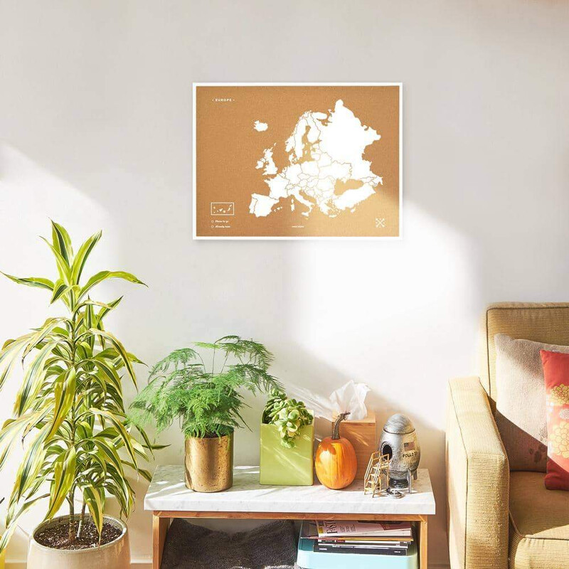 Carte des continents Miss Wood Woody Map Europe blanc 90x60cm encadré