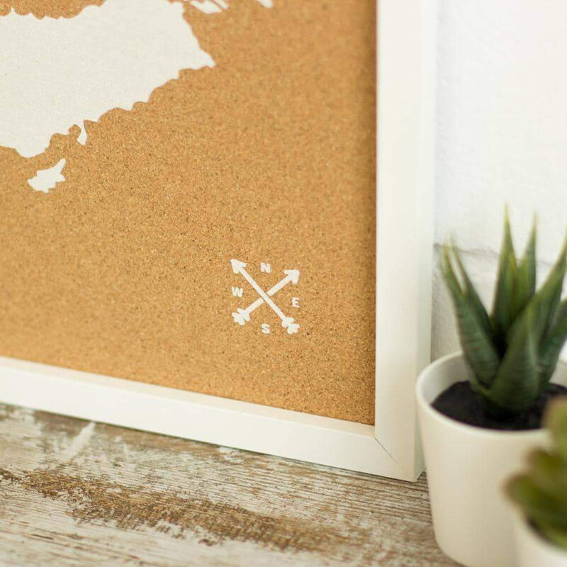 Carte des continents Miss Wood Woody Map Europe blanc 90x60cm encadré
