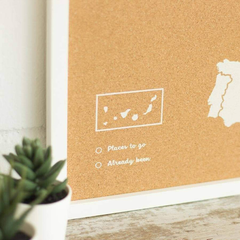 Carte des continents Miss Wood Woody Map Europe blanc 90x60cm encadré