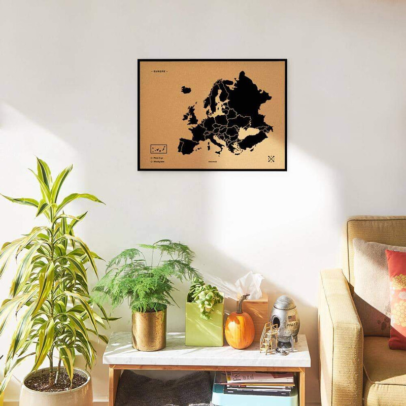 Carte des continents Miss Wood Woody Map Europe noir 90x60cm encadré